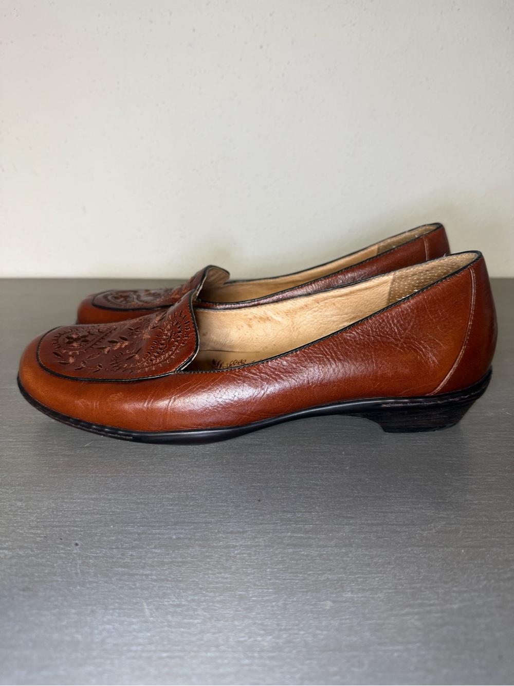 Women’s Sofft Leather Napoli Loafers Grown Leather Shoes Embossed 10M - Picture 3 of 10
